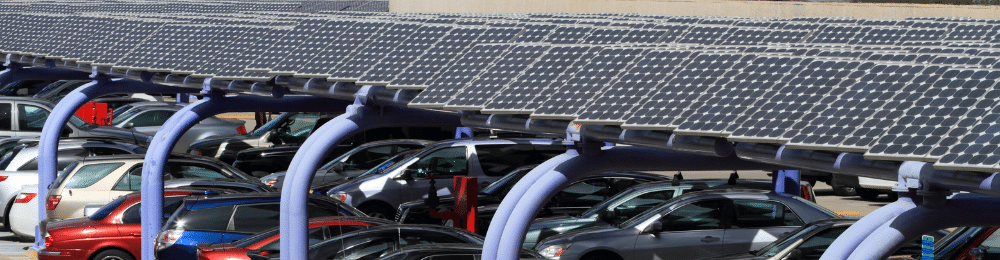 Des panneaux solaires utilisés en ombrière de parking